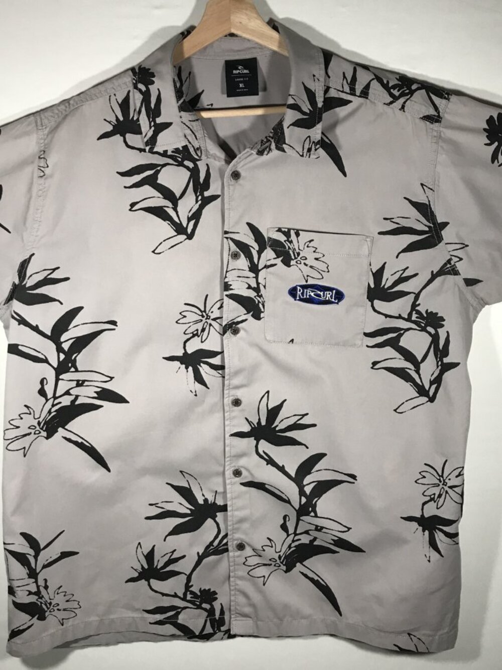 Rip Curl Men's Loose Fit XL Gray Button Up Short Sleeve Shirt
